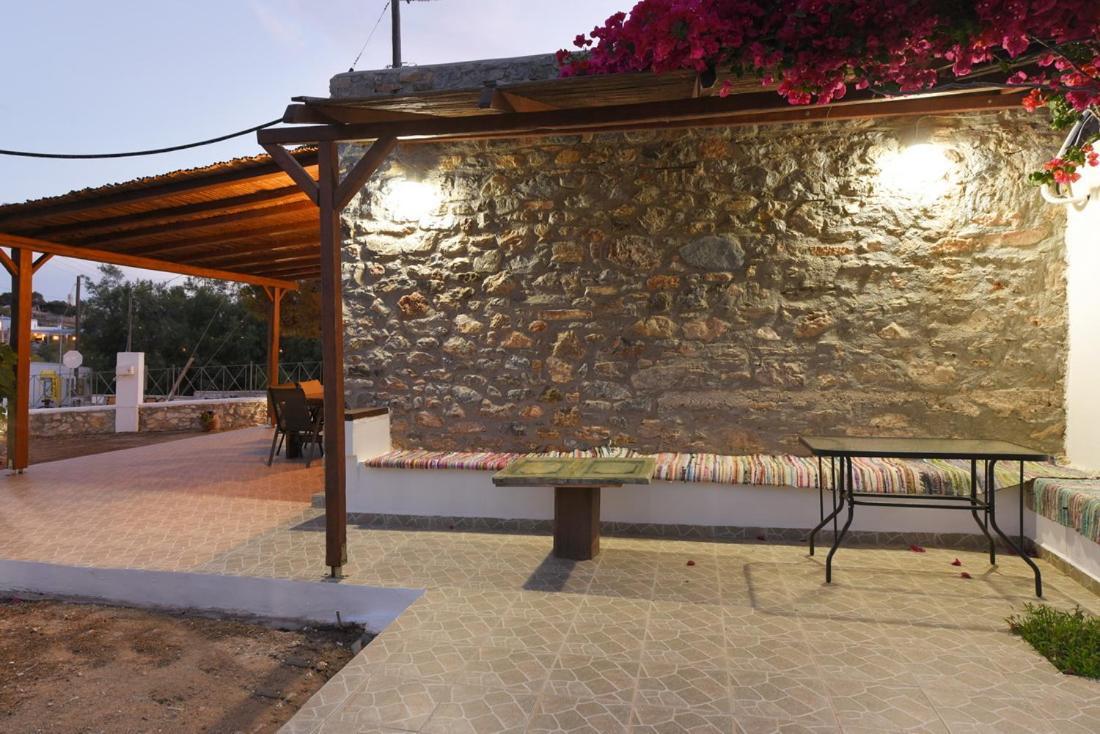 Flora'S Beach And Pool Villa In Syros Liaropá Exterior foto